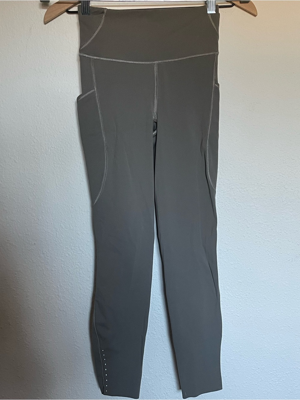 Lululemon Fast and Free High-Rise Tight Size 4 - Picture 3 of 6